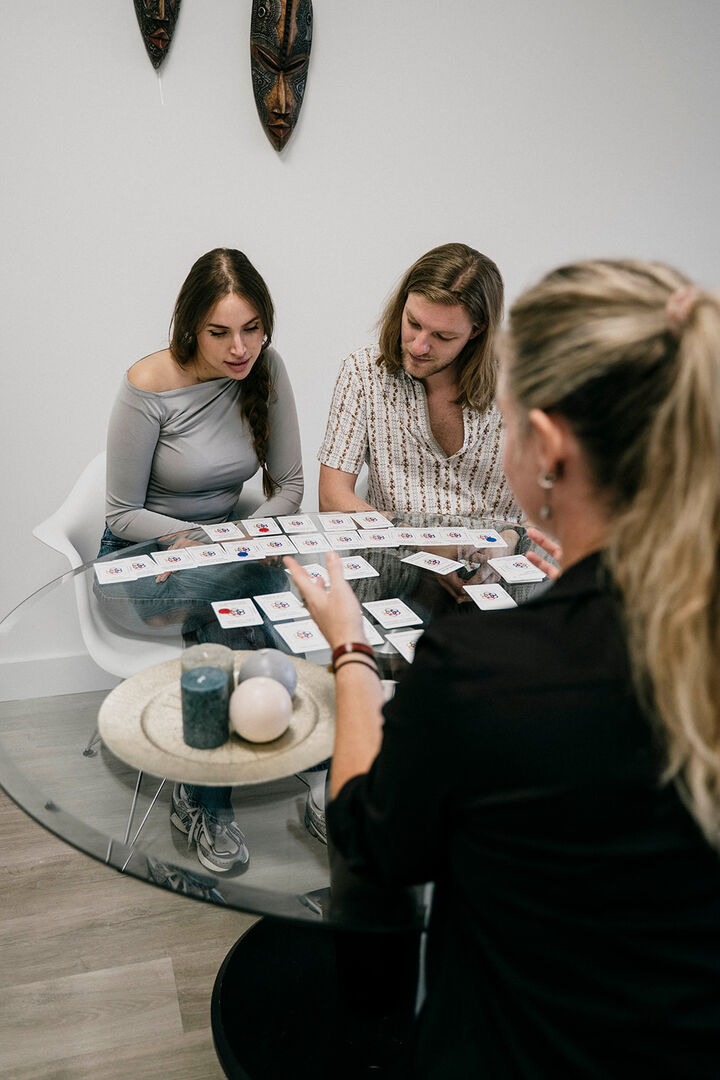 Koppel in een relatietherapiesessie met Jantien